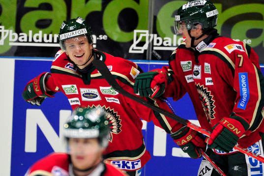 Nicklas Lasu och Henrik Tömmernes,  jubel