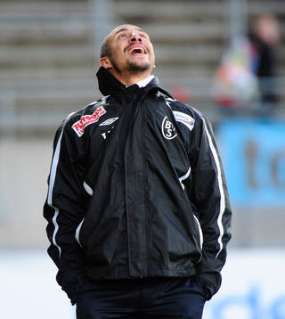 Henrik Larsson, tränare Landskrona skriker ut sin