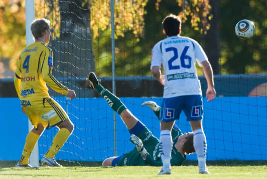 1-0 Sebastian Andersson som överlistar Niklas Westberg,