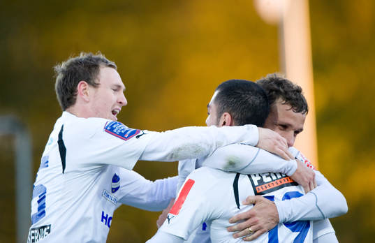 1-1 Imad Khalili, som grattas. Jubel, glädje