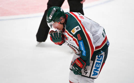 Ville Mäntymaa, Frölunda får en klubba i ansiktet och