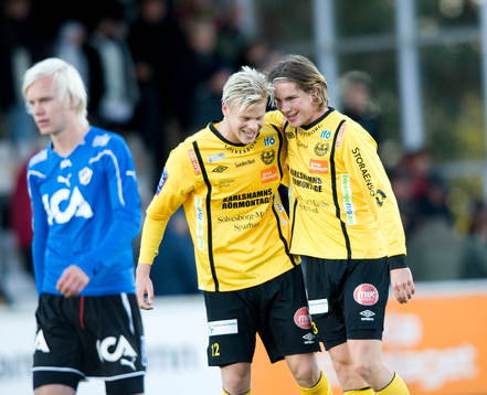 2-0 skytten David Löfquist, Mjällby grattas av Emanuel