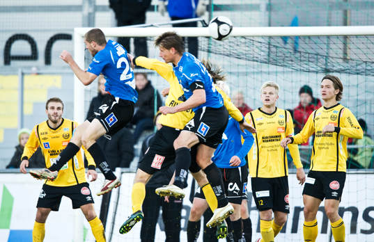 Farligt framför mål, nickduell. Jesper Westerberg, David