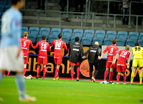 Kalmar gör vågen upp mot sina supporters och Malmös