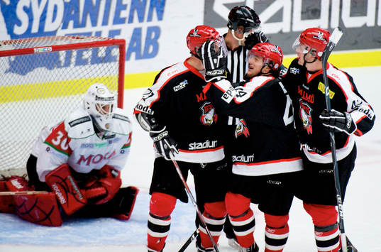 Jubel i Malmö vid 4-3 målet. Nichlas Hardt, Malmö