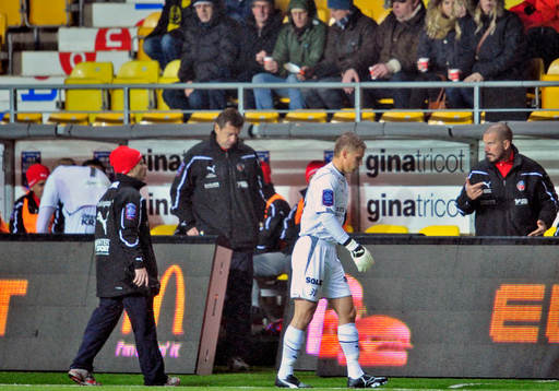 Pär Hansson, Helsingborg (målvakt) fick utgå p g a skada
