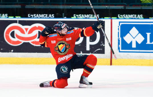 Mario Kempe, Djurgården firar sitt 3-2 mål