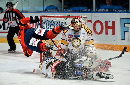 Mario Kempe, Djurgården utmanar Niklas Svedberg, målvakt