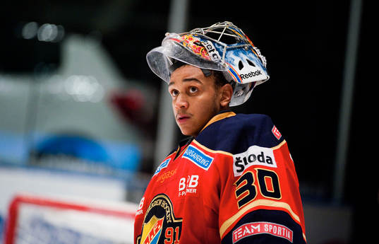 Mark Owuya, målvakt