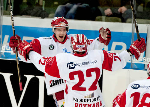 Anton Lander, Timrå, gör 0-1. Jubel