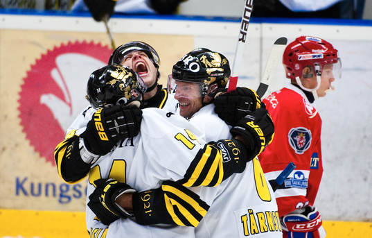 Josh MacNevin, AIK jubel
