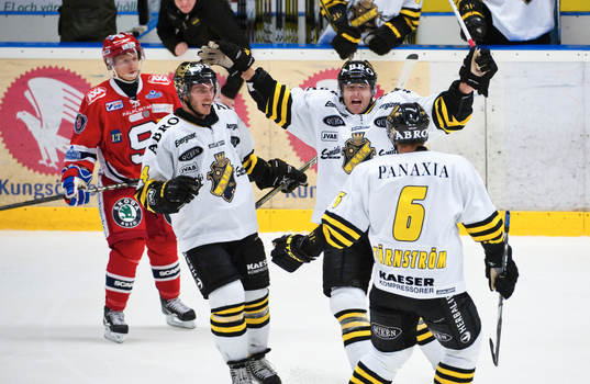 Josh MacNevin, AIK jubel