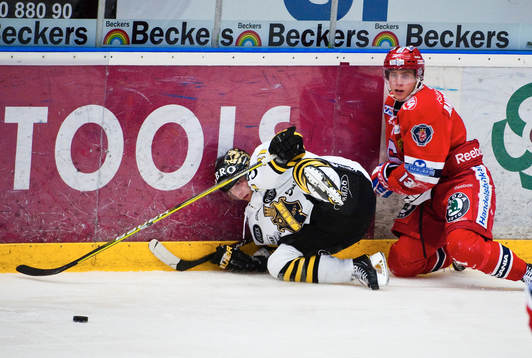 AIK med huvudet i sargen