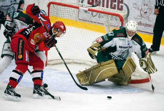 Johan Wikström, Almtuna och Victor Tisell, målvakt,