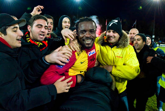 Tvåmålsskytten Peter Ijeh, Syrianska gratuleras