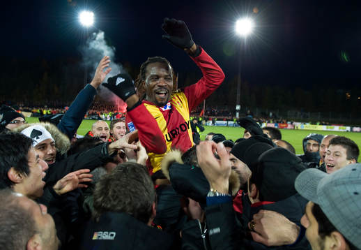 Tvåmålsskytten Peter Ijeh, Syrianska gratuleras