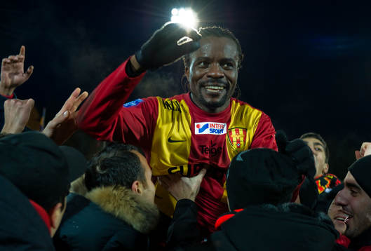 Tvåmålsskytten Peter Ijeh, Syrianska gratuleras