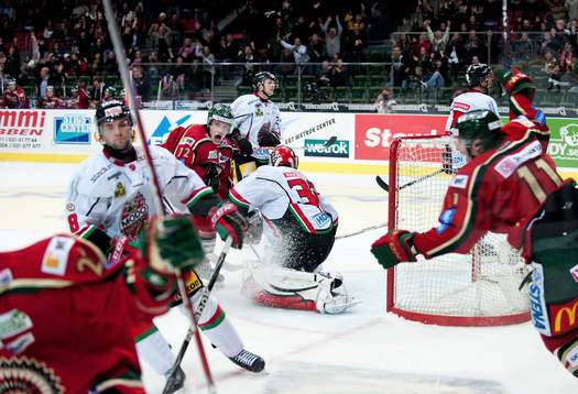 Mikko Mäenpää, Frölunda, gör 3-0. Jubel Robin Lindqvist