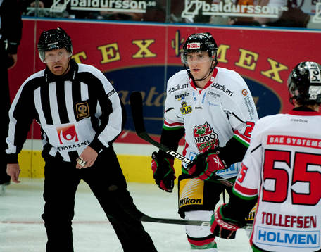 Anton Hedman, Modo, får matchstraff