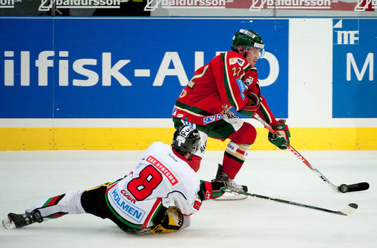 Mikko Mäenpää, Frölunda, Charlie Cook, Modo