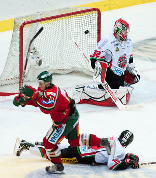 Per-Johan Axelsson, Frölunda, gör 2-0