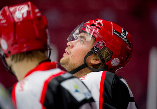 Patrik Nevelainen,  satt på bänken
