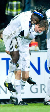 0-1 Viktor Lundberg, AIK, jubel med  Mohamed Bangura