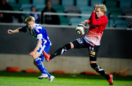 Adam Johansson, IFK Göteborg och bollen tar på Jonathan