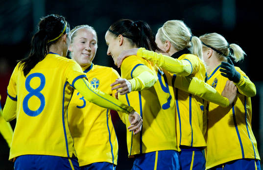 1-0 Jessica Landström som grattas