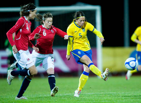 Johanna Almgren, Sverige jagas av Ingvild Stensland och