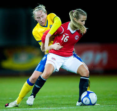 Karin Lissel, Sverige brottas med Lindy Melissa Wiik, Norge