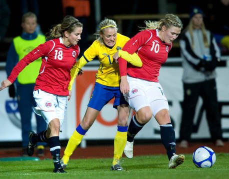 Ingrid Ryland och Ingvild Isaksen, Norge, tar han om