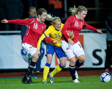 Ingrid Ryland och Ingvild Isaksen, Norge, tar hand om