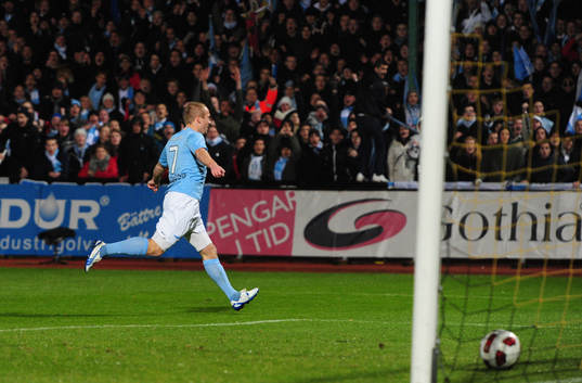 Daniel LArsson, Malmö, gör 0-1. Jubel
