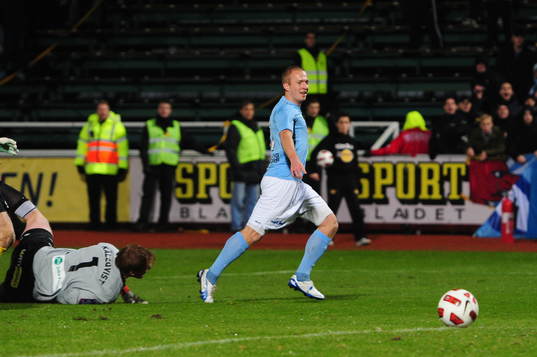 DAniel Larsson, Malmö, gör 0-1