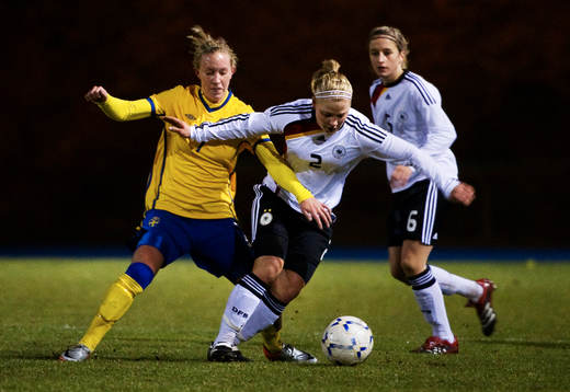 Julia Roddar, Sverige, kämpar mot Leonie Maier, Tyskland