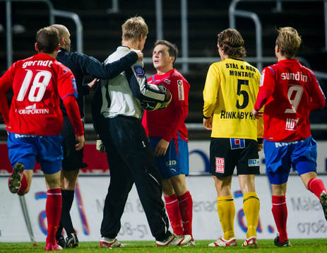 Mattias Asper, målvakt, Mjällby bråkade med Ardian