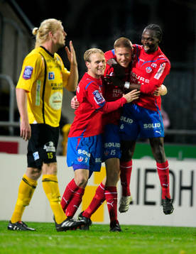Helsingborg gjorde 2-0 genom Markus Holgersson (mitten).