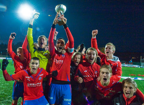 Joussef Al Habduni, Helsingborg, med SM-pokalen. Svenska