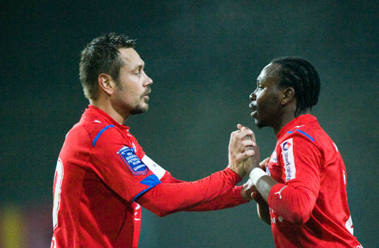 0-2, May Mahlangu grattas av innermittfältskollegan Marcus