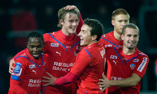 0-4,  2-målsskytten Rasmus Jönsson grattas av May