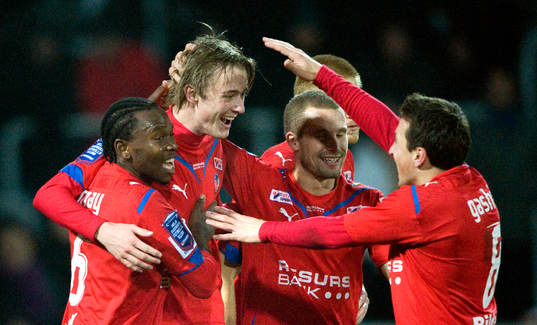 0-4,  2-målsskytten Rasmus Jönsson grattas av May