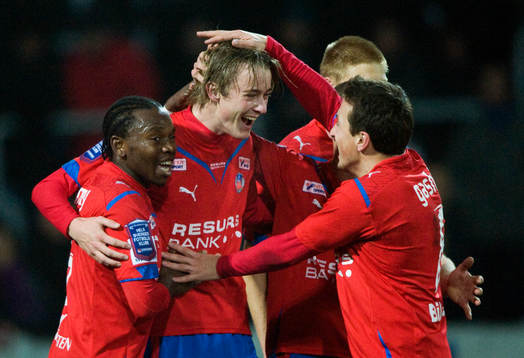 0-4,  2-målsskytten Rasmus Jönsson grattas av May