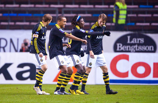 Mohamed Bangura firar sitt 1-0 mål med en dans