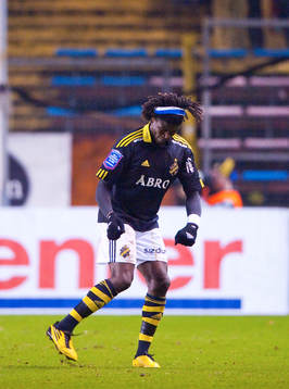 Mohamed Bangura firar sitt 1-0 mål med en dans