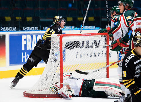 Richard Gynge, AIK, jubel och Johan Holmqvist, målvakt,