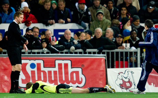 Markus Sandberg, IFK Göteborg knockad. Skada