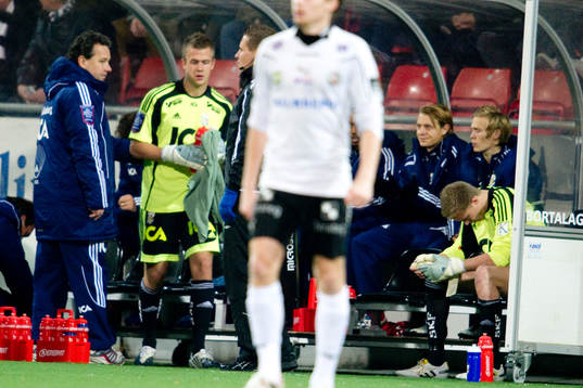 Erik Dahlin, målvakt byts in istället för Markus