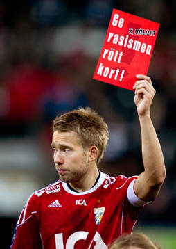 Adam Johansson, IFK Göteborg ger rasismen rött kort. Ge
