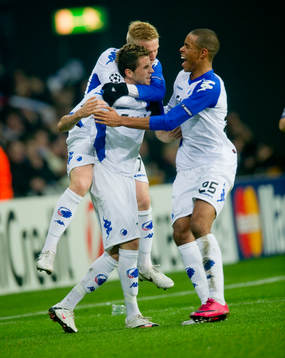 Claudemir, Köpenhamn gjorde 1-1. Jubel  med Oscar Wendt
